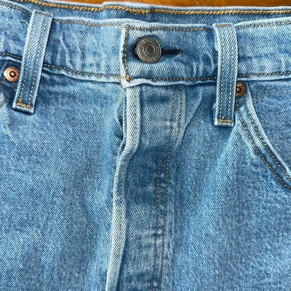 Levi’s 501 Original Fit High Rise Women's blue raw hem Shorts size 29